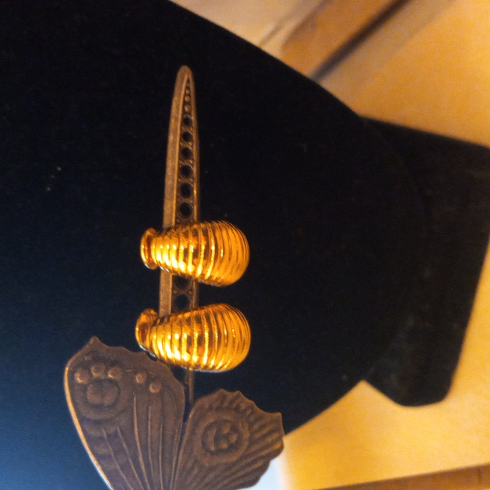 Monet Shrimp style clip earrings